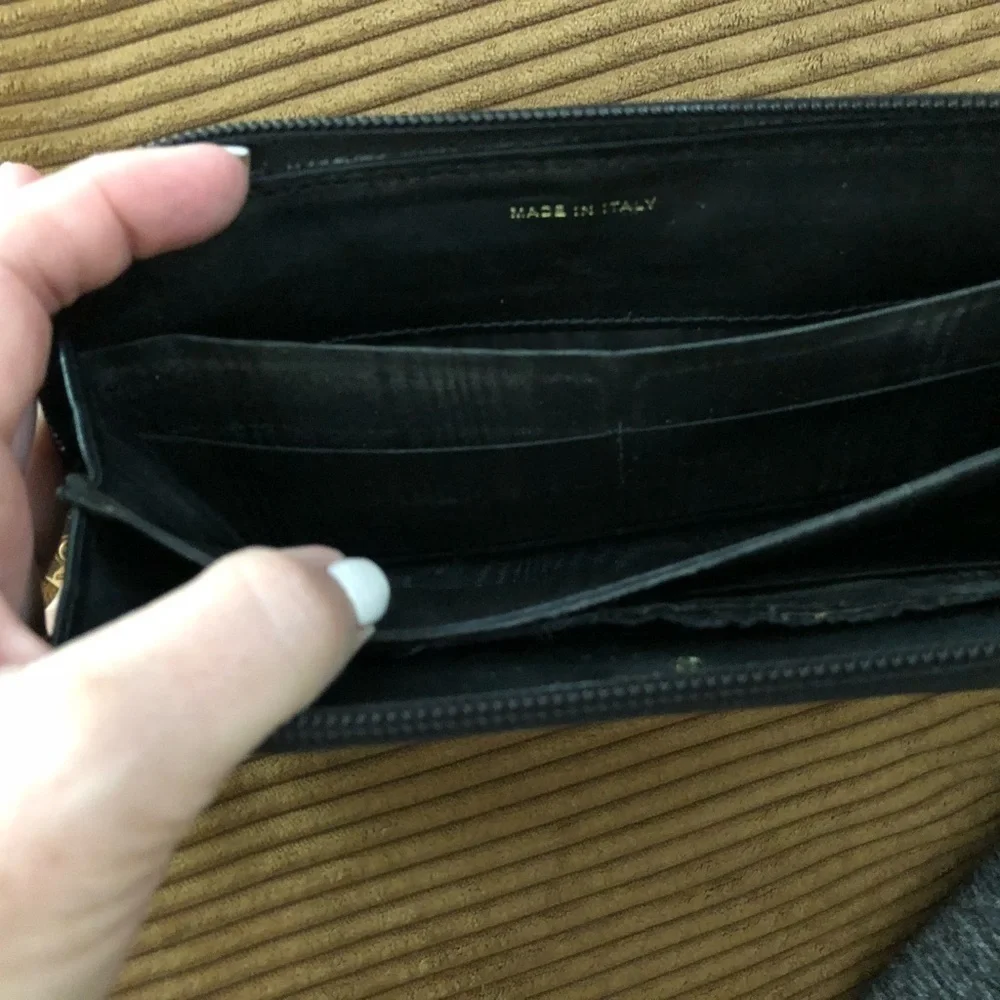 Chanel zip around wallet Auth